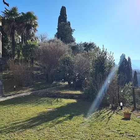 Villa Gli Ulivi - Ushuaia Apartment Lake & Garden View - Free Parking Apartment *